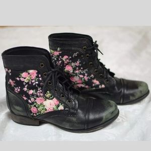 Steve Madden 7.5 Black Floral Leather Combat Boot